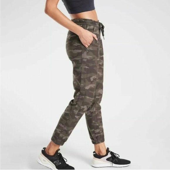Athleta Farallon Jogger Pants Black Olive Green Camouflage Casual Pull On Camo 4 - Picture 1 of 12